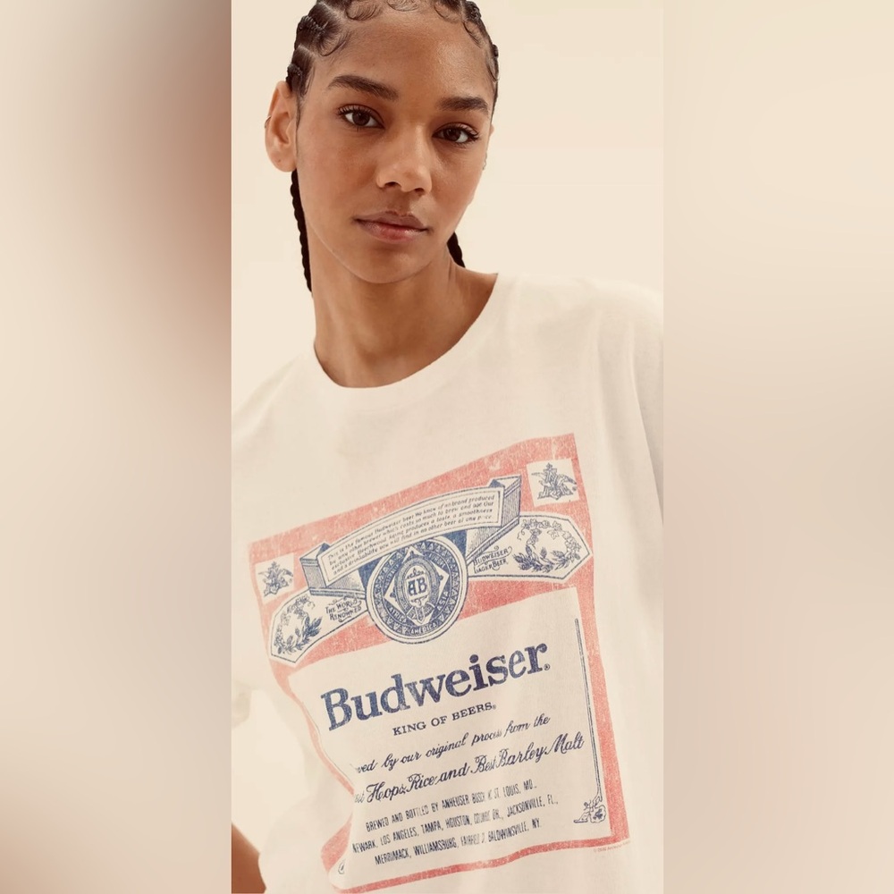 ABERCROMBIE & FITCH - Budweiser Graphic Tee in Cream Finish